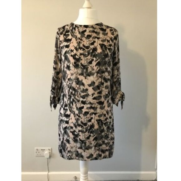 H&M Dresses & Skirts - H&M 3/4 tie sleeve shift watercolor pink dress 6